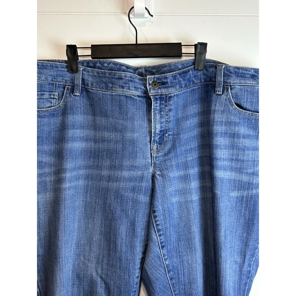Old Navy Bootcut Jeans, Medium Wash Denim,‎ Classic Comfort Fit, Women's 22